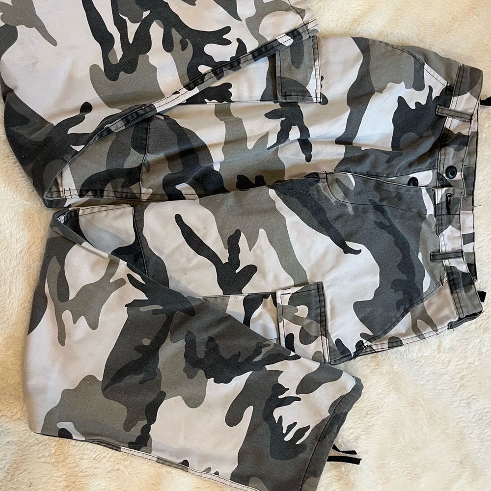 Black, white, and grey camo pants. Adjustable at top and the bottom!